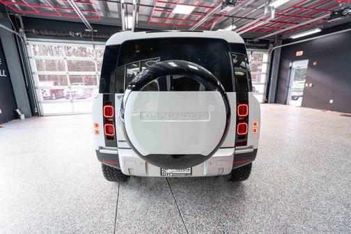 2024 Land Rover Defender 110 P300