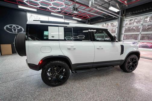 2024 Land Rover Defender 110 P300