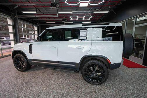 2024 Land Rover Defender 110 P300