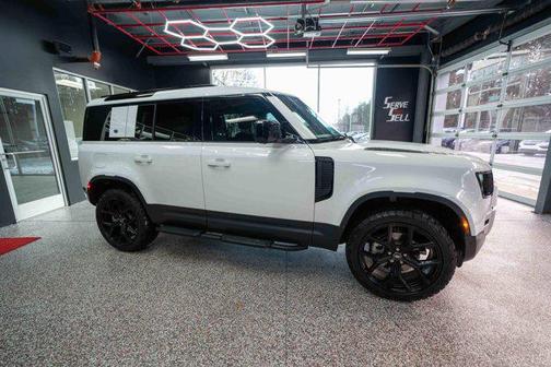 2024 Land Rover Defender 110 P300