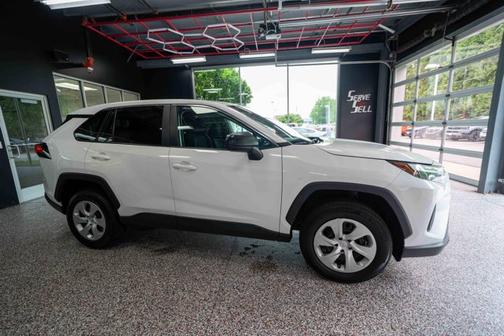 Ice Cap 2025 Toyota RAV4 LE