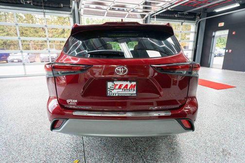 2026 Toyota Highlander Platinum