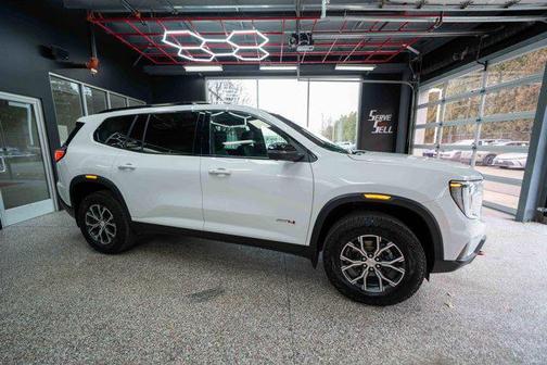 2024 GMC Acadia AWD AT4