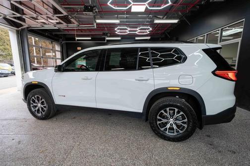 2024 GMC Acadia AWD AT4