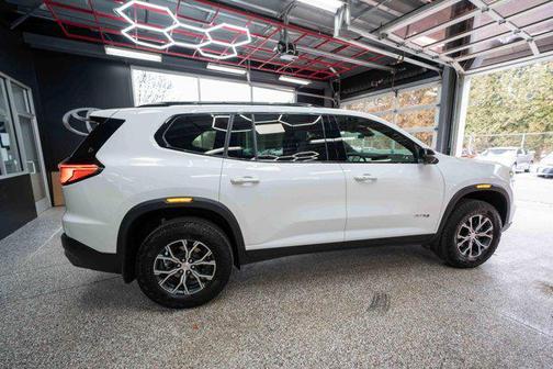 2024 GMC Acadia AWD AT4