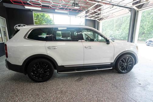Glacial White Pearl 2022 Kia Telluride SX