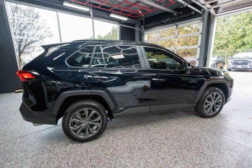 2025 Toyota RAV4 Hybrid SE