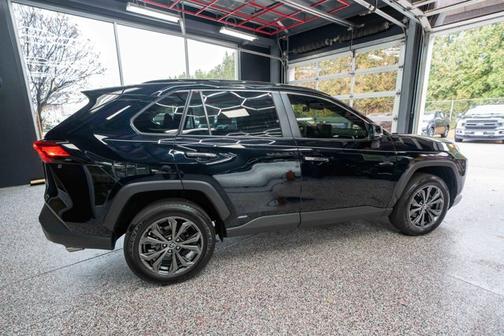 2025 Toyota RAV4 Hybrid SE