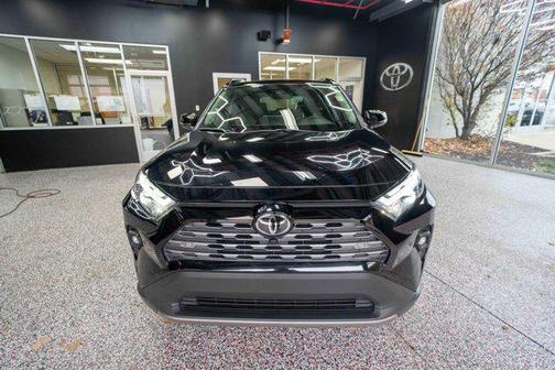 2025 Toyota RAV4 Hybrid SE