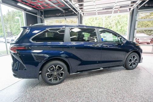 2025 Toyota Sienna Platinum 7 Passenger
