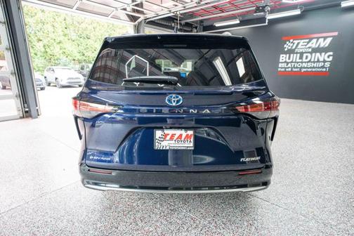 2025 Toyota Sienna Platinum 7 Passenger