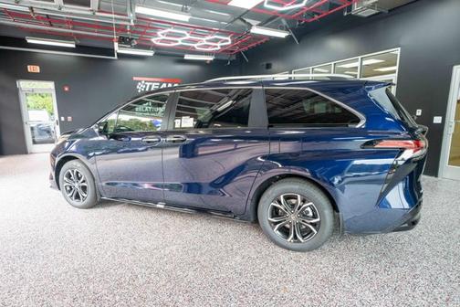 2025 Toyota Sienna Platinum 7 Passenger