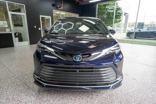 2025 Toyota Sienna Platinum 7 Passenger