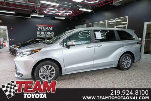 2024 Toyota Sienna LE