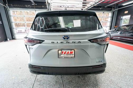 2024 Toyota Sienna LE