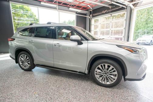 2025 Toyota Highlander Platinum