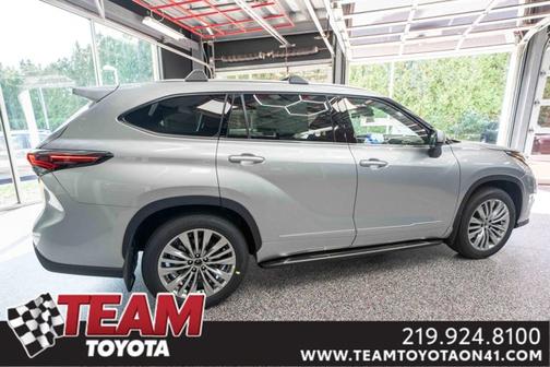 2025 Toyota Highlander Platinum