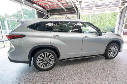 2025 Toyota Highlander Platinum