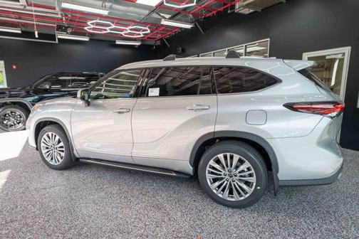 2025 Toyota Highlander Platinum