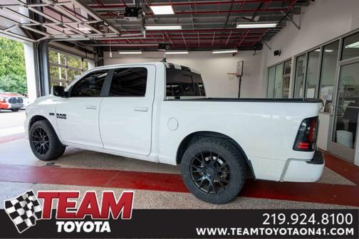 2017 RAM 1500 Night Crew Cab 4x4 5'7' Box