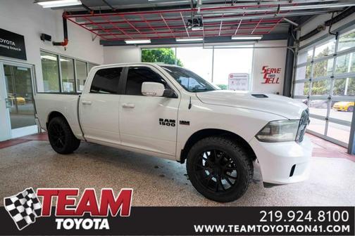 2017 RAM 1500 Night Crew Cab 4x4 5'7' Box