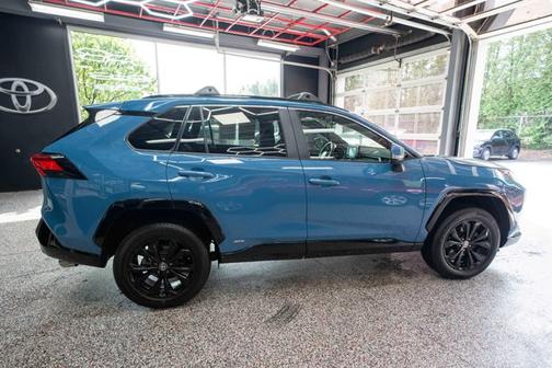2022 Toyota RAV4 Hybrid SE