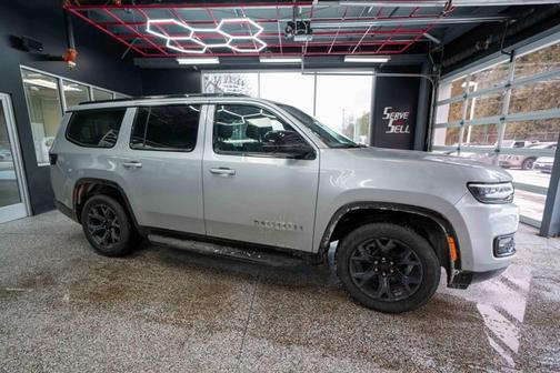 2023 Jeep Wagoneer Series II Carbide 4x2