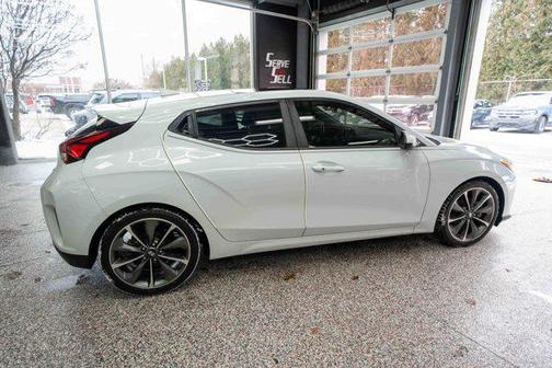 2019 Hyundai Veloster 2