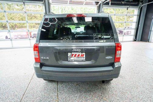 Granite Crystal Metallic Clearcoat 2015 Jeep Patriot High Altitude Edition