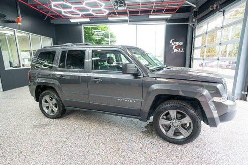 Granite Crystal Metallic Clearcoat 2015 Jeep Patriot High Altitude Edition