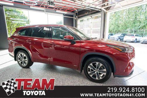 2022 Toyota Highlander Hybrid XLE