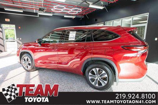 2022 Toyota Highlander Hybrid XLE