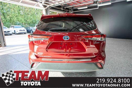 2022 Toyota Highlander Hybrid XLE