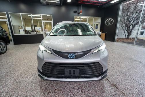 2024 Toyota Sienna LE