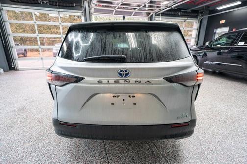 2024 Toyota Sienna LE