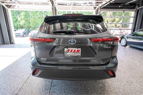 Magnetic Gray Metallic 2021 Toyota Highlander Hybrid XLE