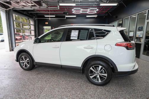 Super White 2018 Toyota RAV4 XLE