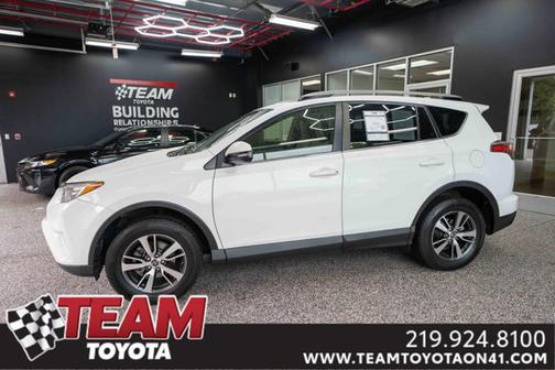 Super White 2018 Toyota RAV4 XLE