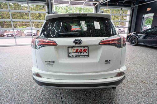 Super White 2018 Toyota RAV4 XLE