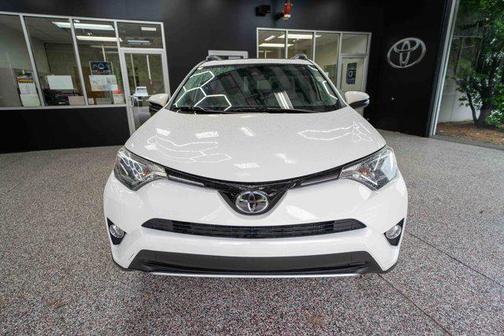 Super White 2018 Toyota RAV4 XLE