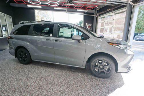 2025 Toyota Sienna Woodland Edition