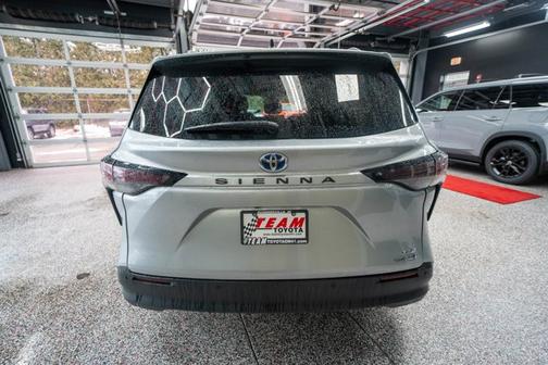 2024 Toyota Sienna XLE