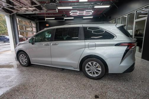2024 Toyota Sienna XLE