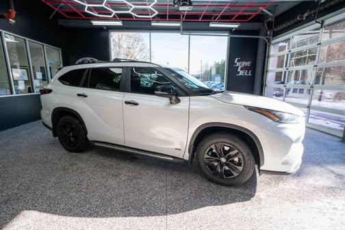 2025 Toyota Highlander Hybrid XLE