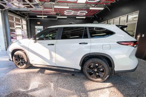 2025 Toyota Highlander Hybrid XLE