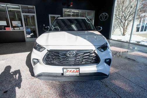 2025 Toyota Highlander Hybrid XLE