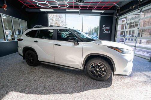 2025 Toyota Highlander Hybrid XLE