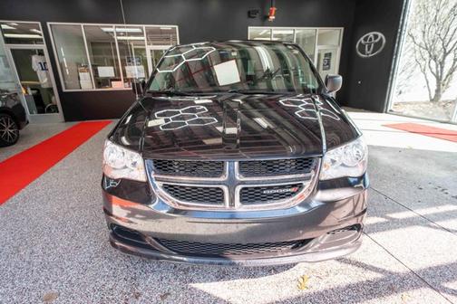 Brilliant Black Crystal Pearlcoat 2016 Dodge Grand Caravan AVP/SE