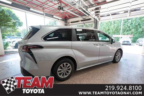 2024 Toyota Sienna LE