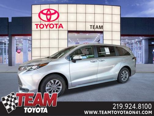2024 Toyota Sienna LE